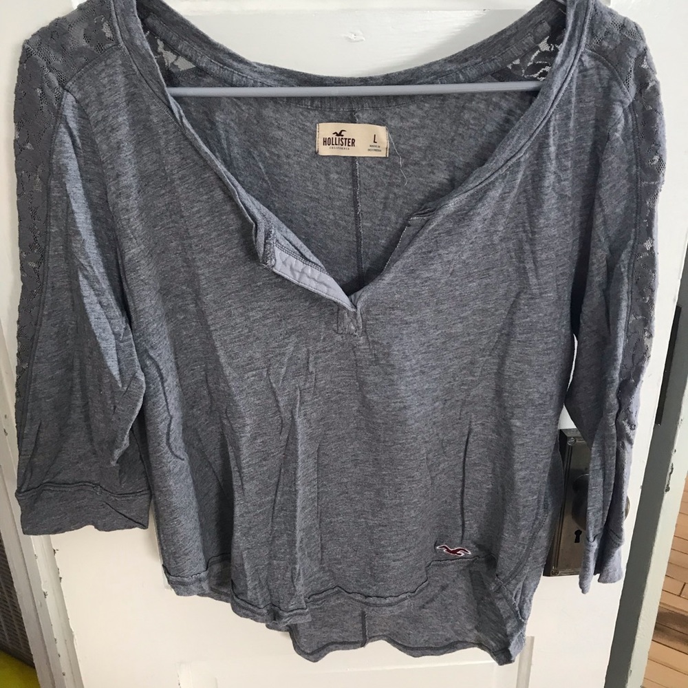Women’s Hollister top